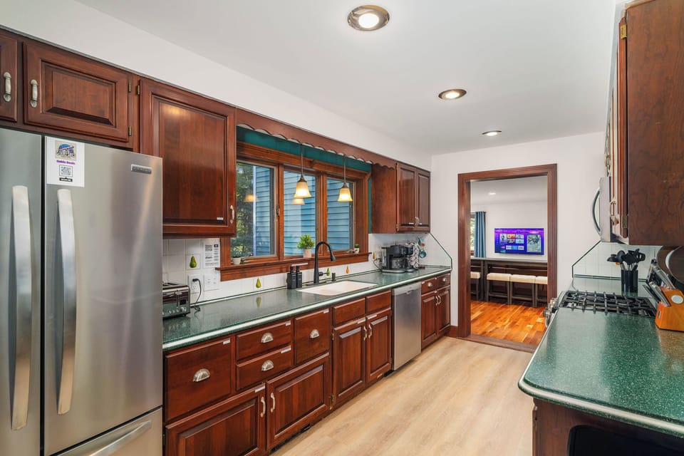 🧊 Plenty of counter space and prep room for multiple families cooking at once.