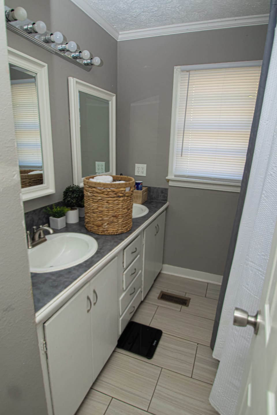 House Sleeps 8 With Air Conditioning House in Little Rock
