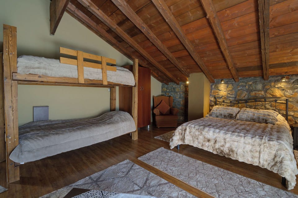 Double bed and bunk, ideal for families or friends
