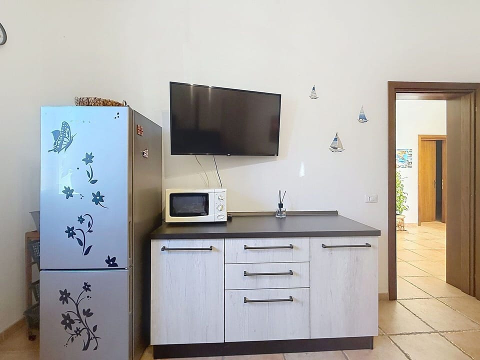 Furniture, Wood, Flooring, Cabinetry, Floor, Interior Design, Major Appliance, Room, Drawer, Countertop