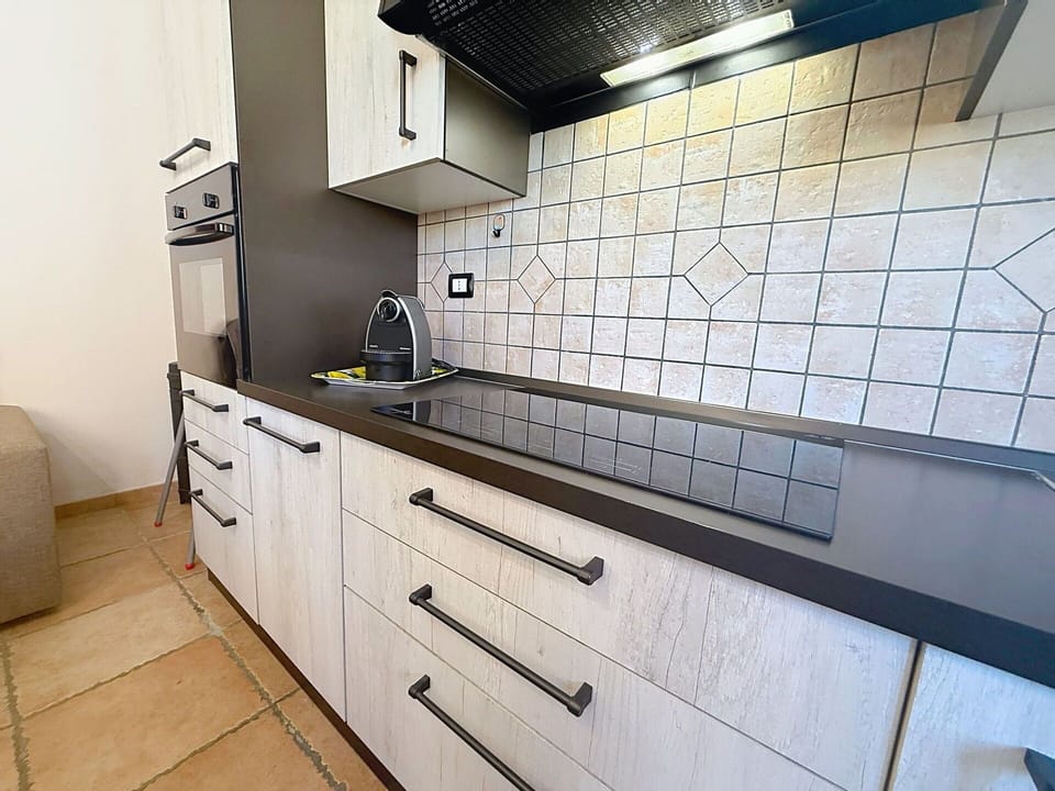 Kitchen, Countertop, Flooring, Kitchen Stove, Floor, Interior Design, Kitchen Appliance, Tile, Major Appliance, Cabinetry