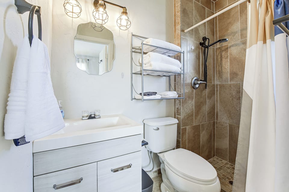 Great Walkable Location! Tucson Studio Stay Apartment in Tucson