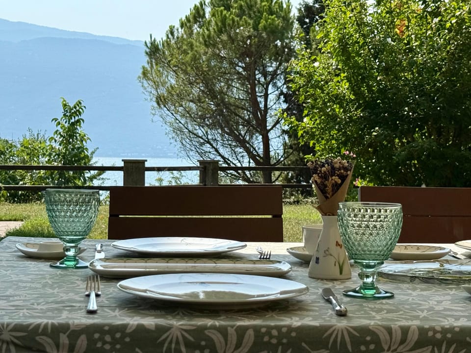 Villa San Giacomo with a panoramic lake view and a pool House in Gargnano