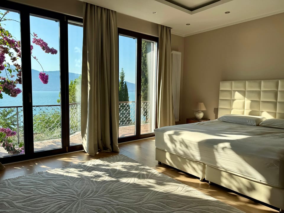 Villa San Giacomo with a panoramic lake view and a pool House in Gargnano