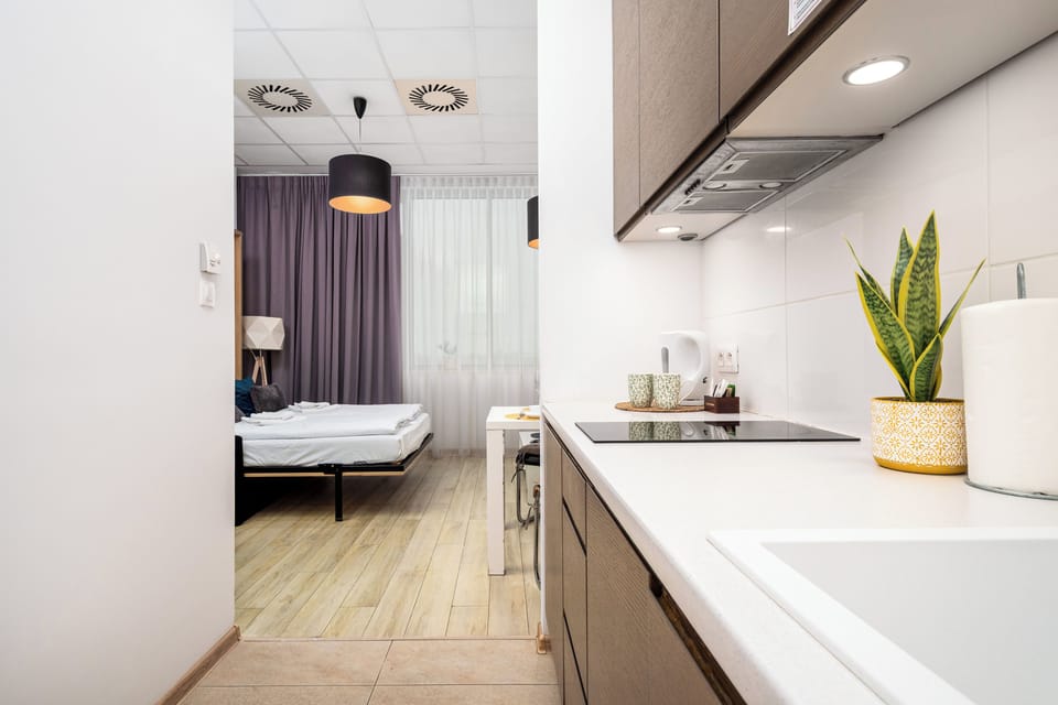Apartament (208) | Living area | 32-inch flat-screen TV with digital channels