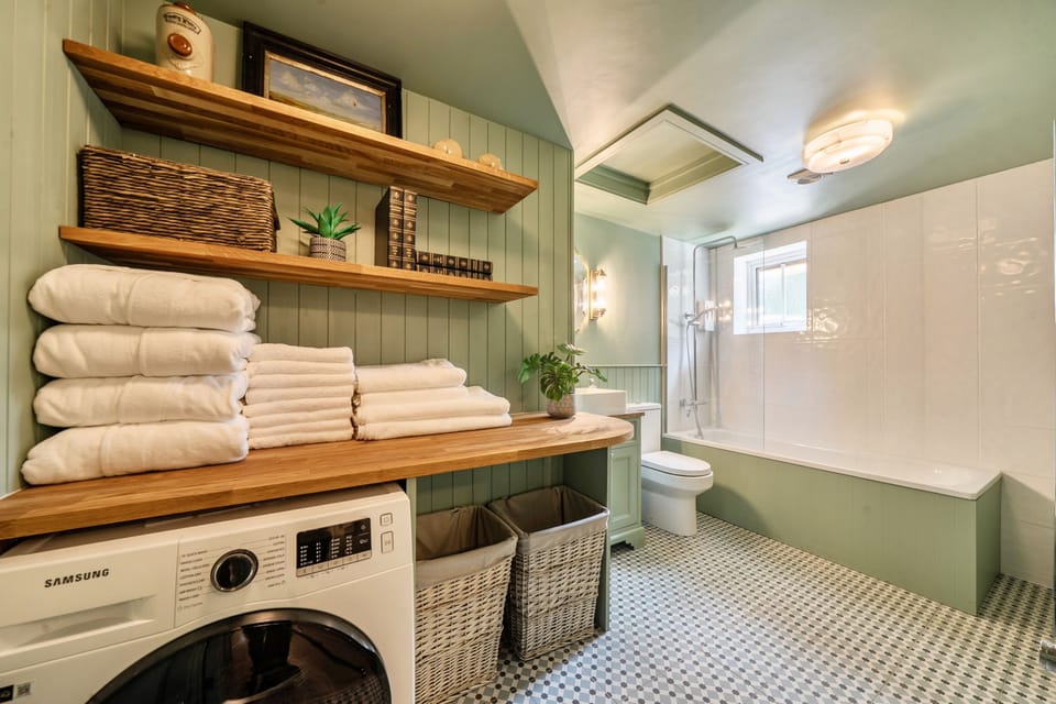 Willow Brook, Hamptworth: The bathroom contains a laundry area also