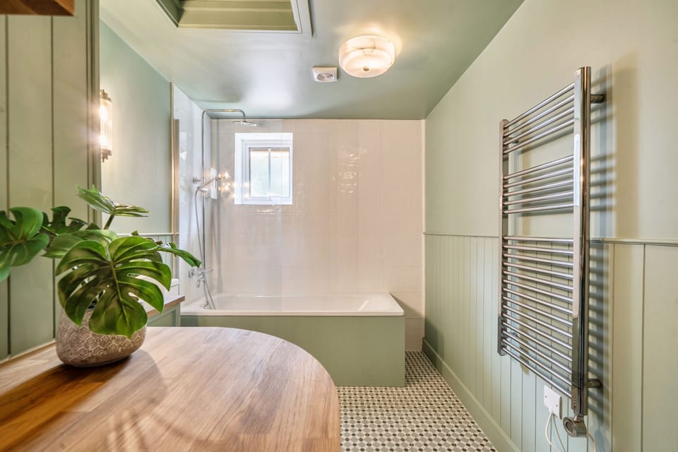 Willow Brook, Hamptworth: There is a rainfall showerhead above the bath