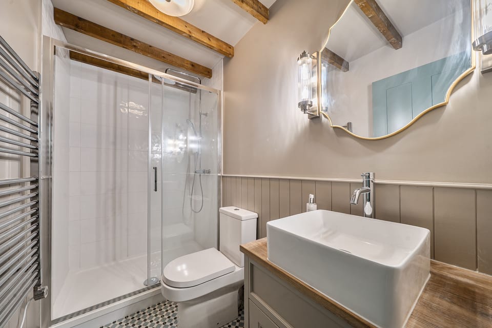 The Dales Cottage, Hamptworth: The shower room
