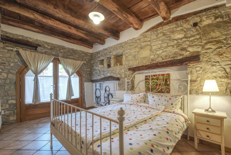 Yellow Suite Romantic Boutique Hospitality  Apartment in Veneto