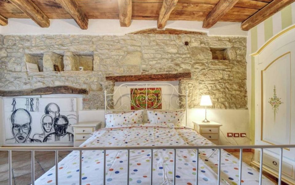 Yellow Suite Romantic Boutique Hospitality  Apartment in Veneto