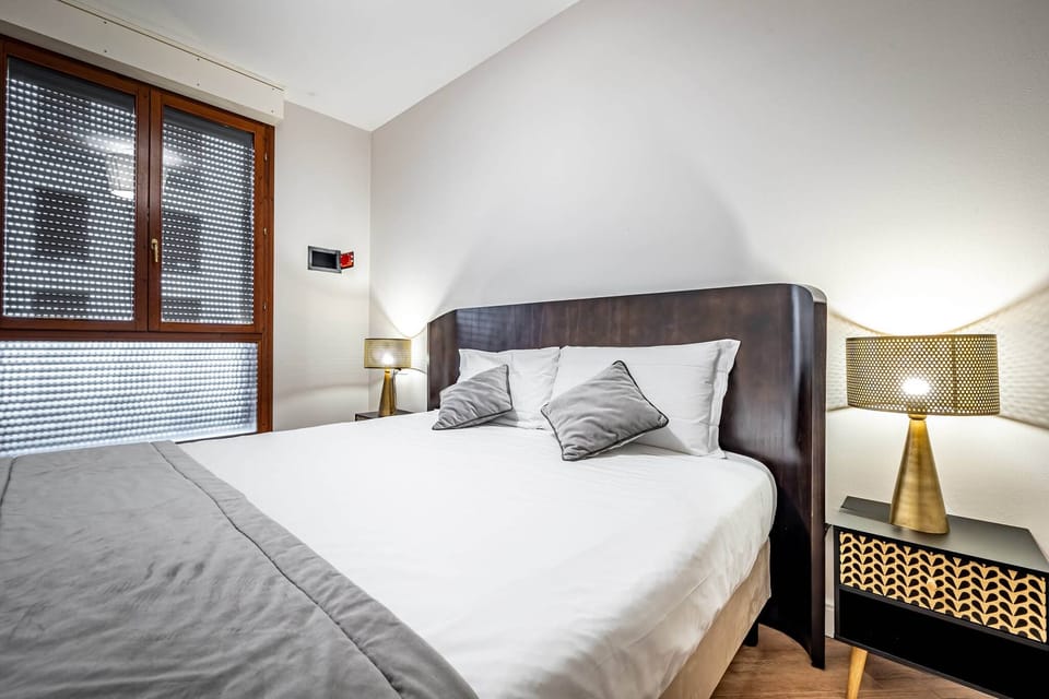 Apartment, 1 Bedroom, Kitchen | 1 bedroom, down comforters