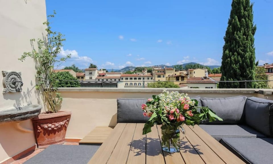 ALFIERI PRESTIGE – SPACIOUS FLORENCE PENTHOUSE WITH DUOMO VIEWS Apartment in Florence
