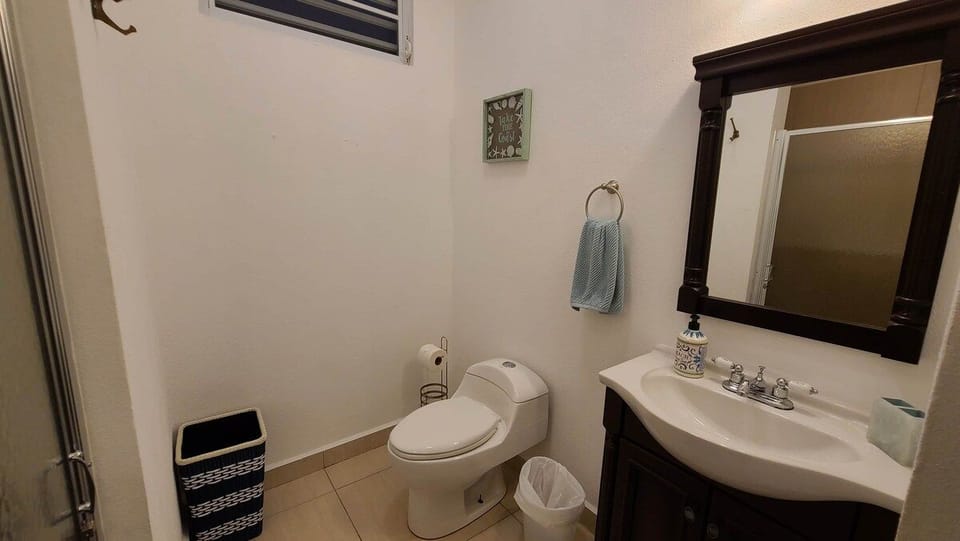 Full en-suite bathroom in the master bedroom.