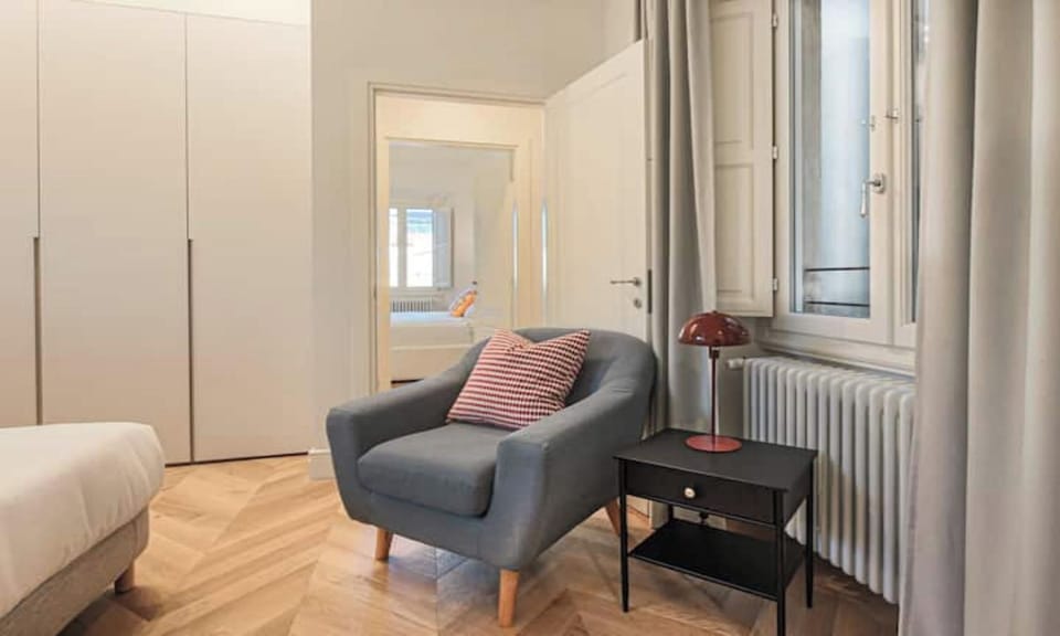 PRESTIGIOUS FLORENCE APARTMENT STEPS FROM PIAZZA DELLA SIGNORIA Apartment in Florence