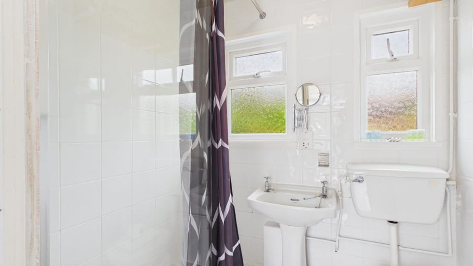 15 Bridal Mews - 2 Bedroom Chalet - Mumbles Chalet in The Mumbles