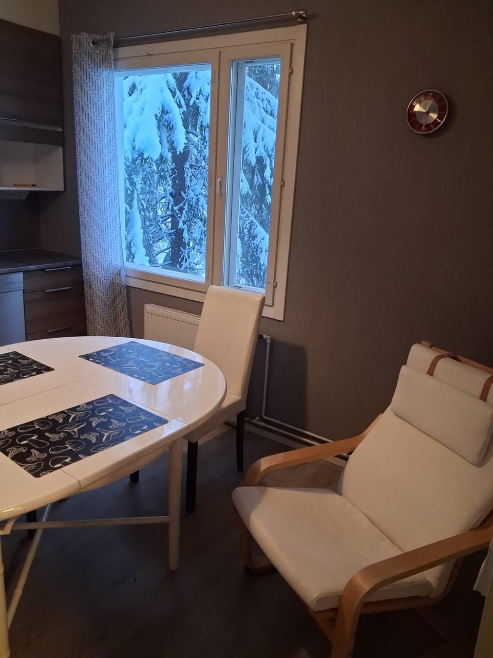 Three bedroom Traditional Lapland House at Wild Forest backyard in Kemi House in Kemi