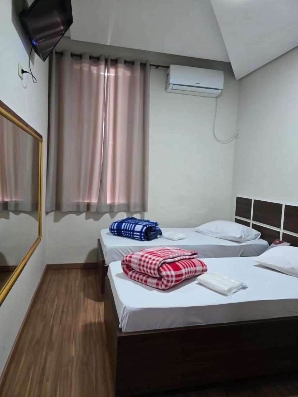 Iron/ironing board (on request), bed sheets