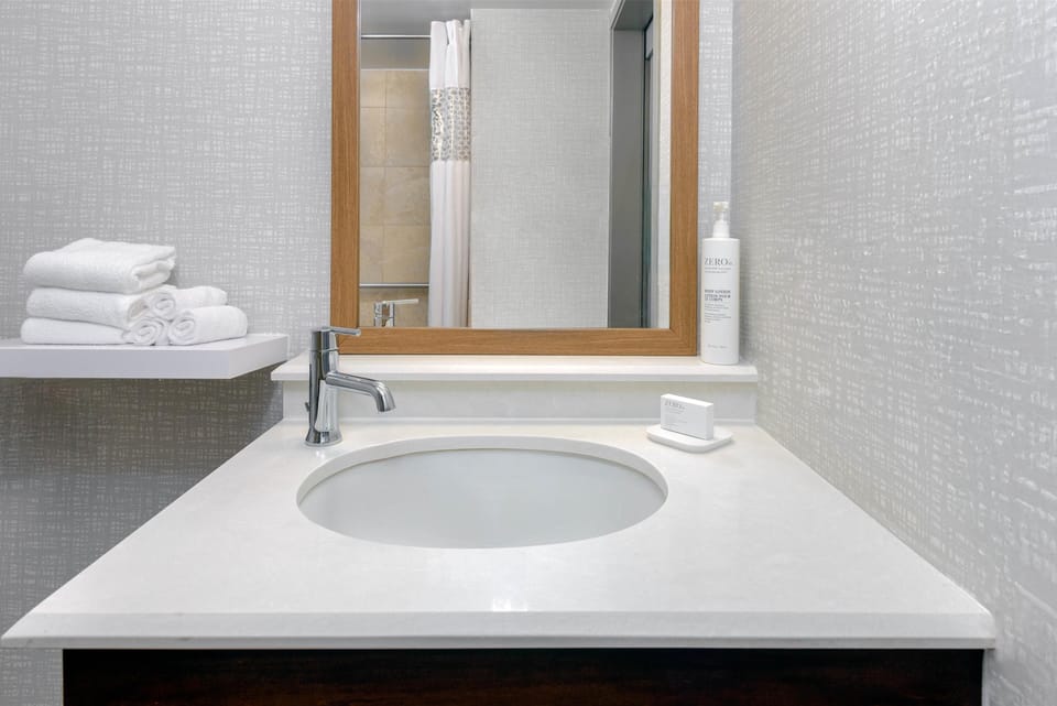 Premium bedding, in-room safe, desk, blackout drapes