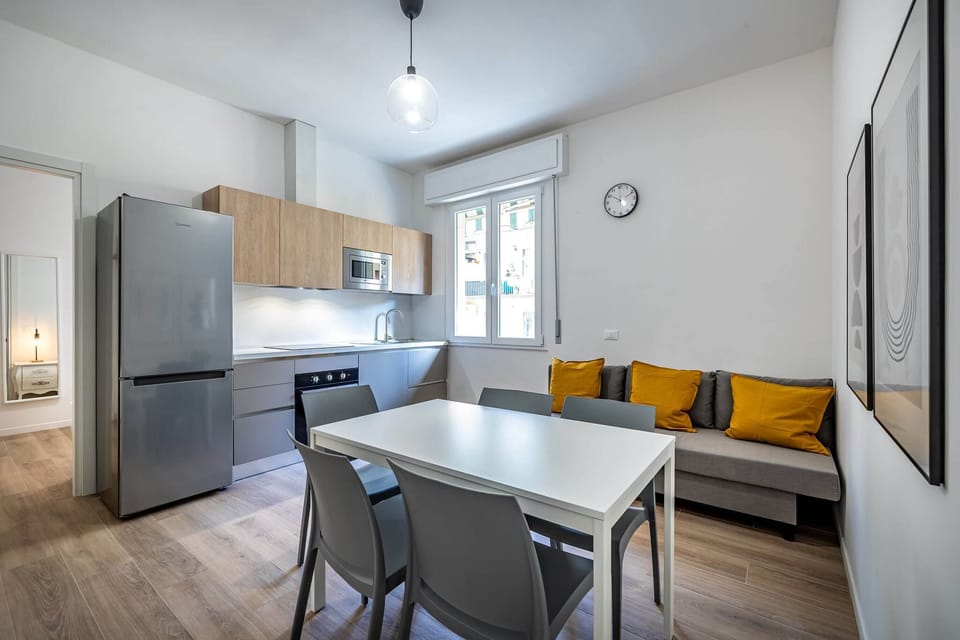 Apartment, 2 Bedrooms, Kitchen | Private kitchen | Coffee/tea maker, microwave, dining table