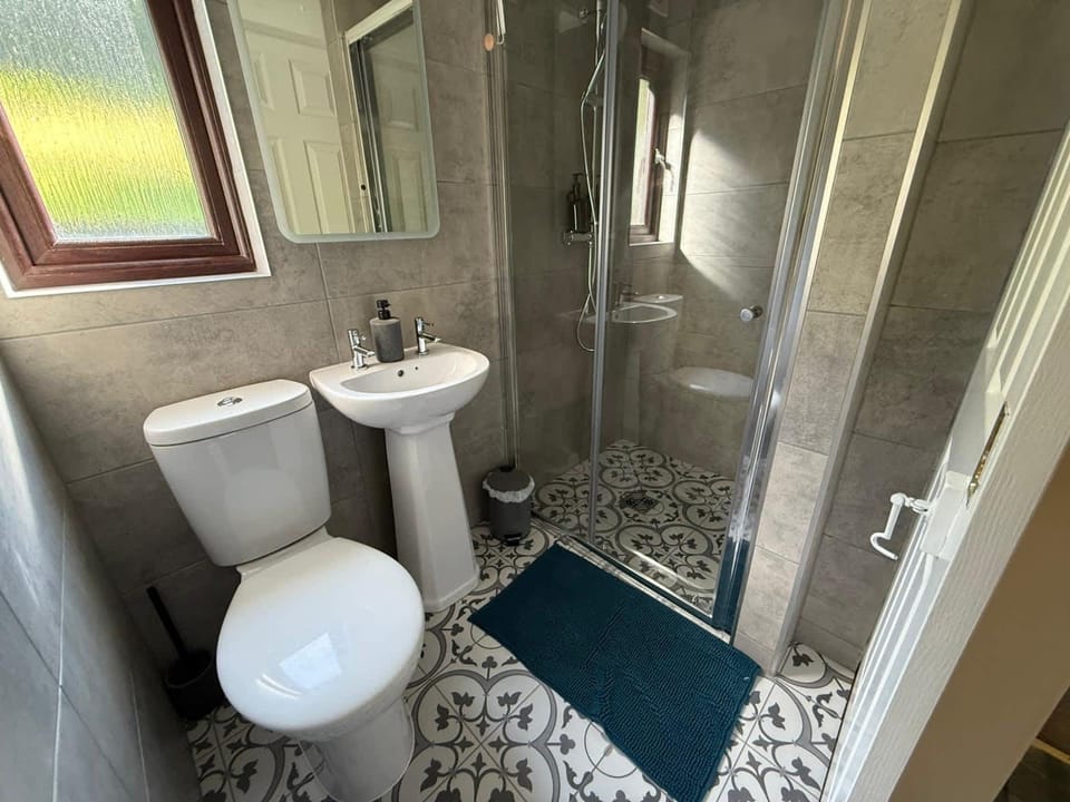 Bathroom Upstairs - Glastig