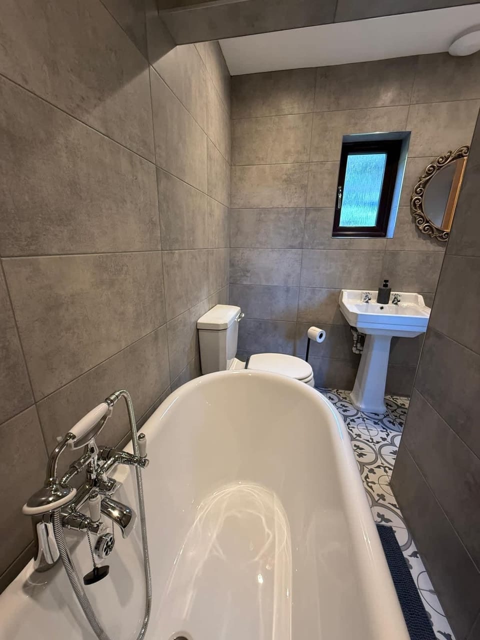 Bathroom Downstairs - Glastig