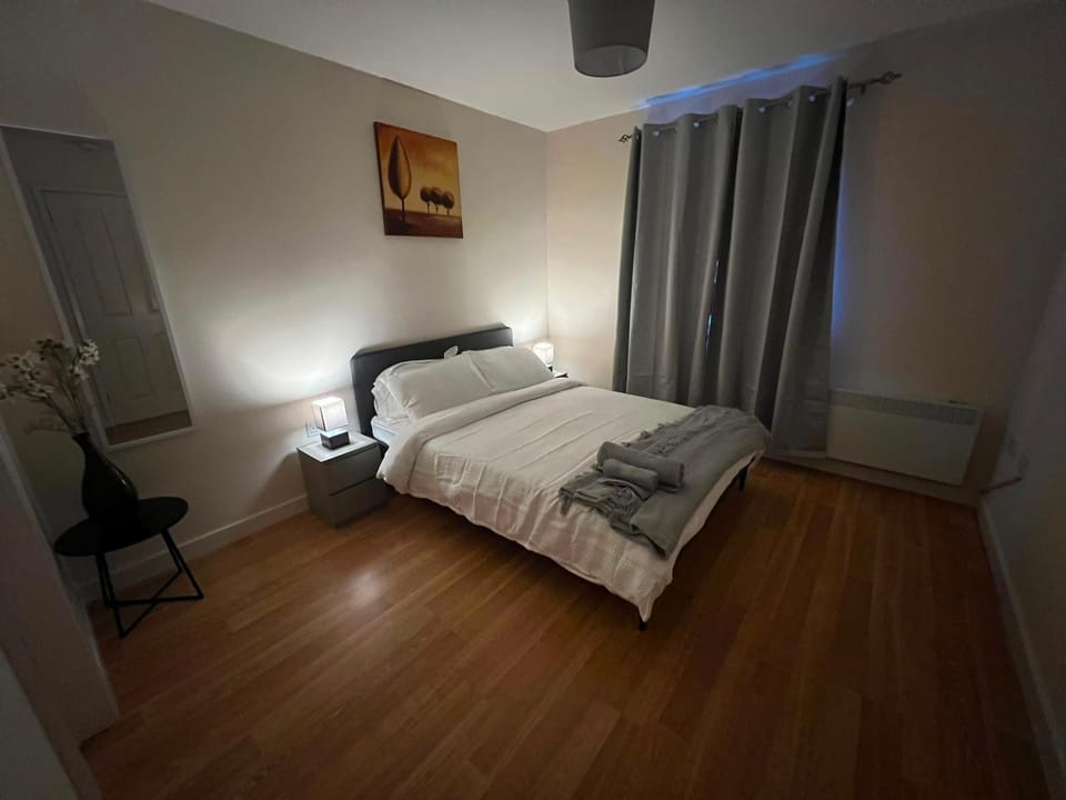 First Floor One Bedroom Apartment for Upto 3 Apartment in Stroud District