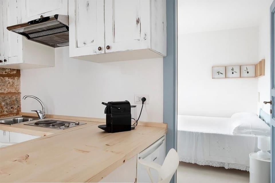 Comfort Studio, Patio, Garden View | Private kitchen