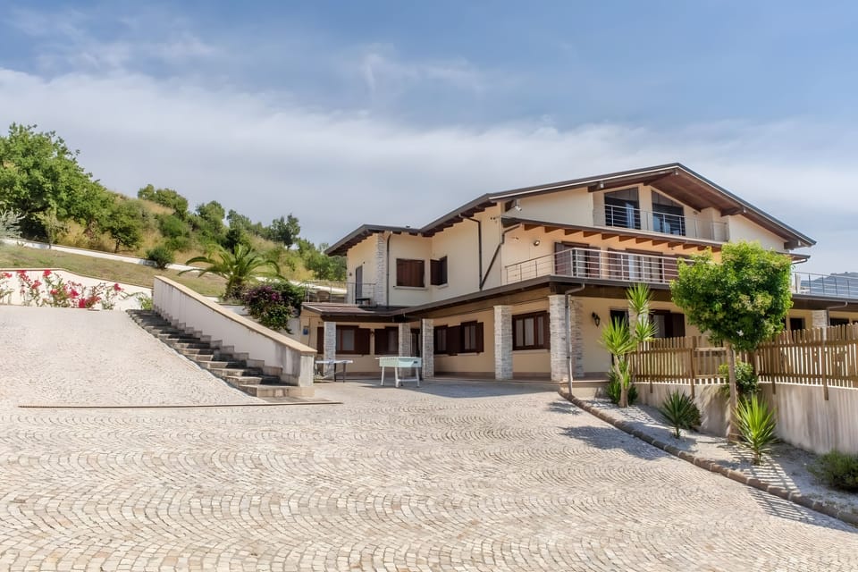 Apartment 'La Vite' with Mountain View, Wi-Fi and Air Conditioning Apartment in Campania