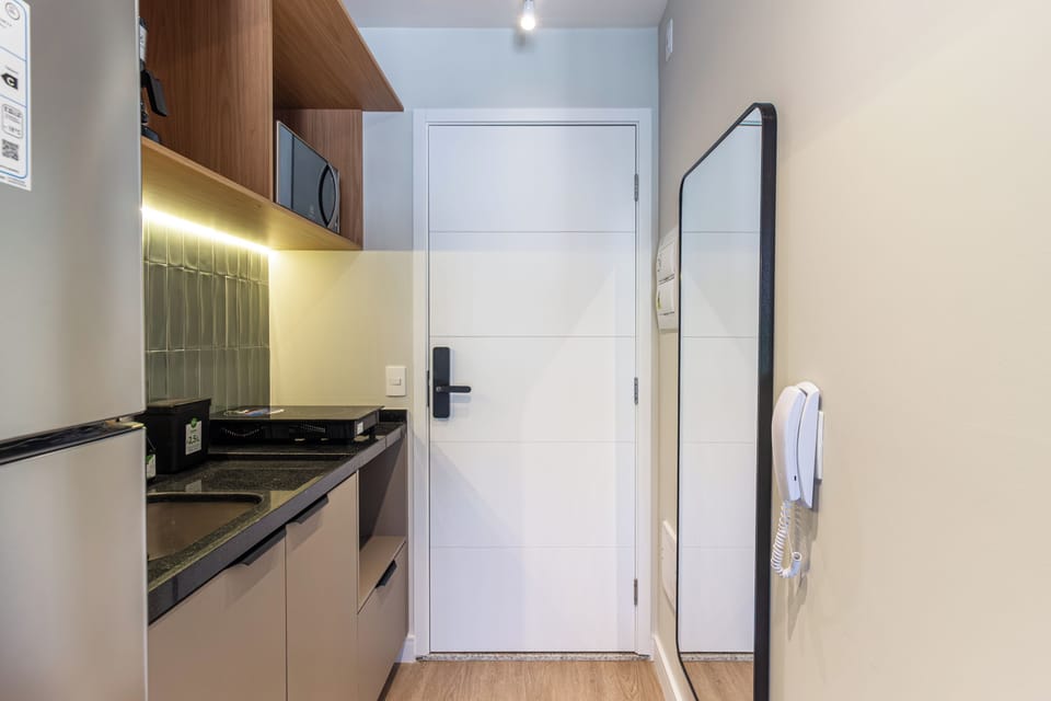 Comfort Studio, Balcony, City View | Private kitchen | Full-size fridge, microwave, stovetop, cookware/dishes/utensils