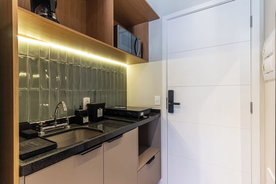 Comfort Studio, Balcony, City View | Private kitchen | Full-size fridge, microwave, stovetop, cookware/dishes/utensils