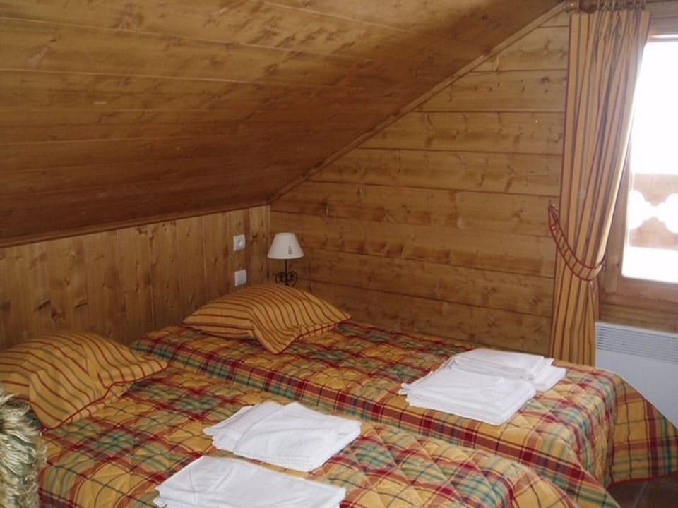 Spacious apartment - 8 guests ski-in/ski-out Apartment in Les Allues