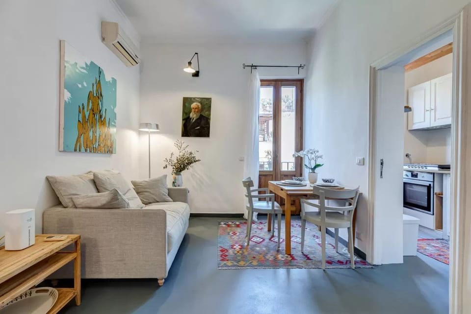 Comfort Penthouse, City View | Living area