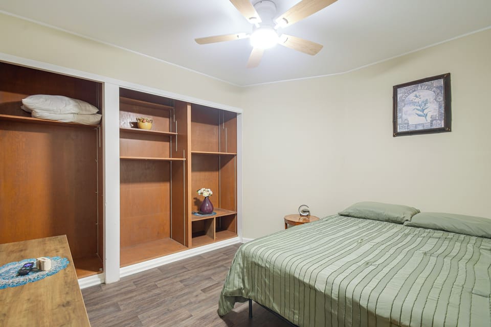 On Main St! Walkable Family Apartment in Princeton Apartment in Illinois