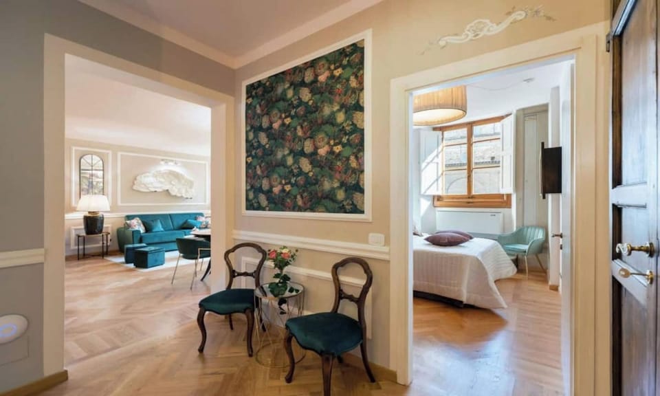 LUXURY 3-BEDROOM FLORENCE APARTMENT FACING MEDICEAN CHAPELS Apartment in Florence