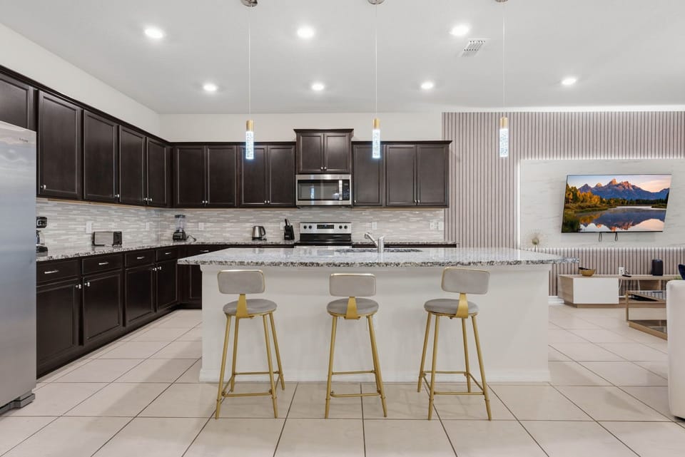 Kitchen & dining