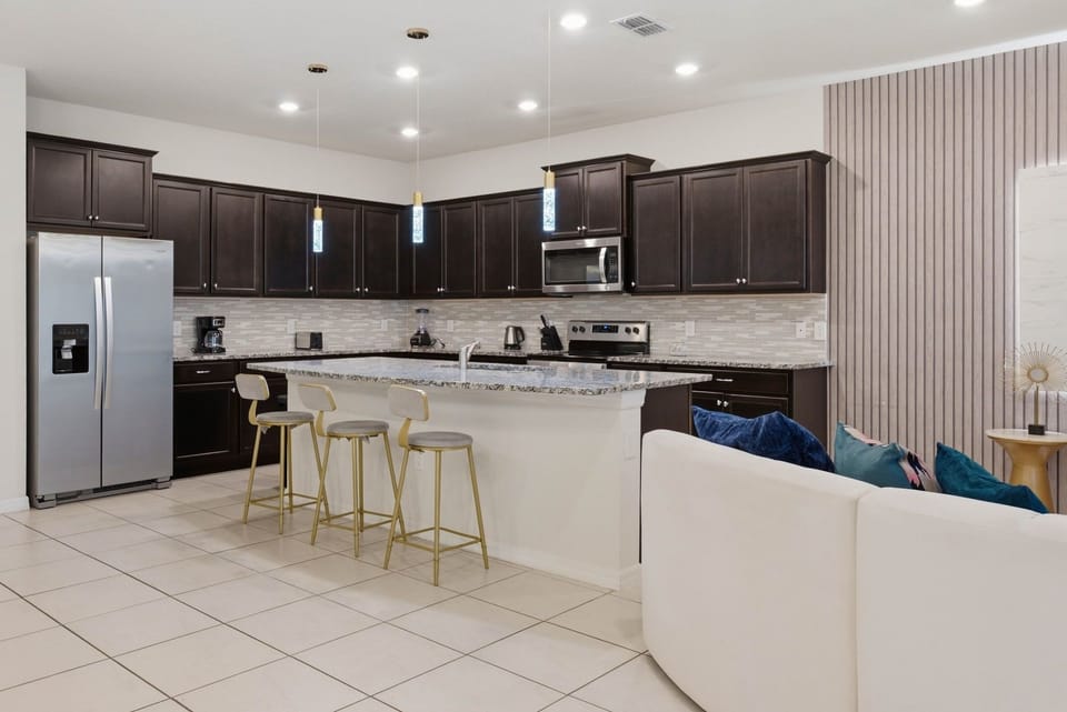 Kitchen & dining