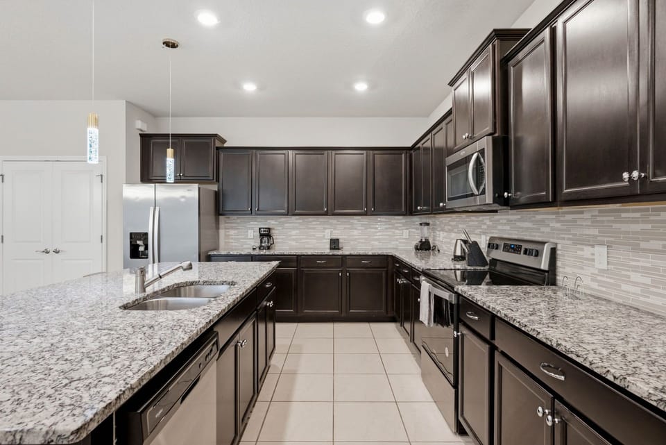 Kitchen & dining