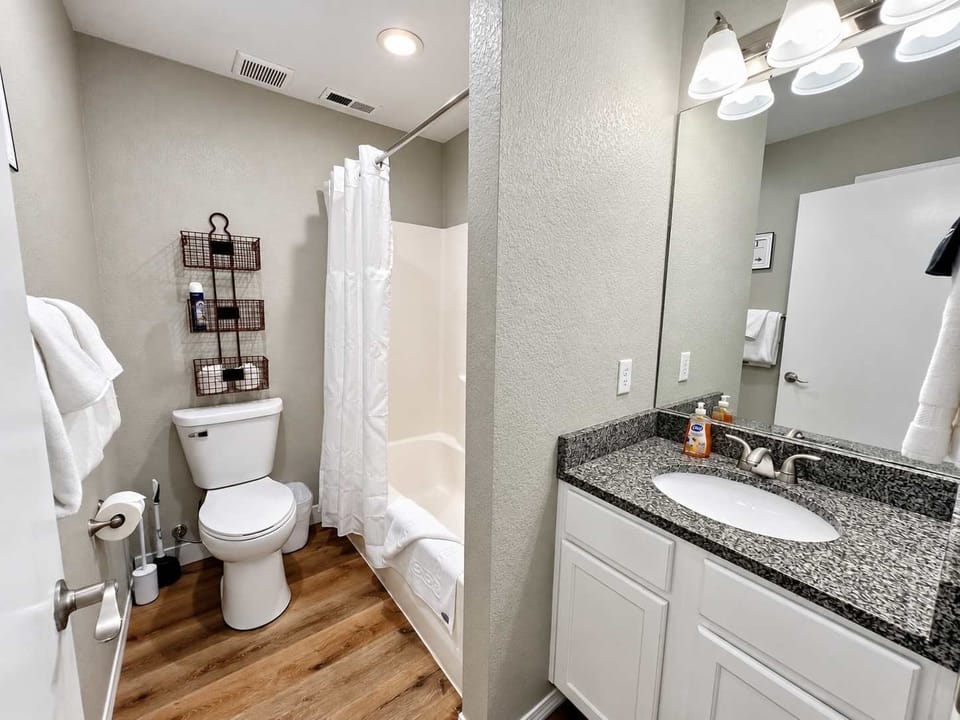 Full bath between bedroom 2 and bedroom 3