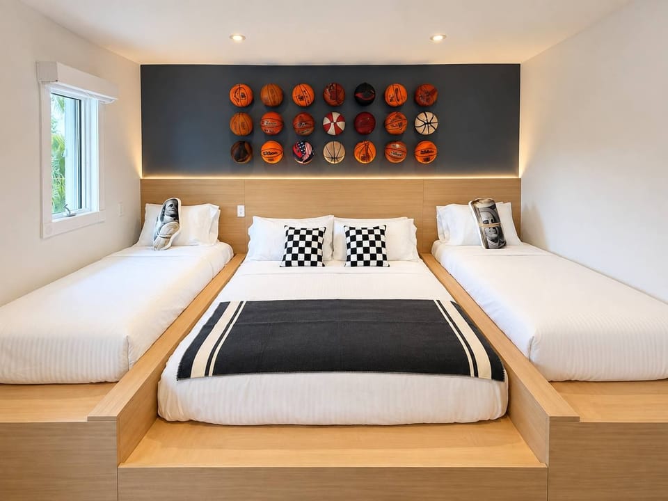 Bedroom 5 - King Bed + 2 Single Beds