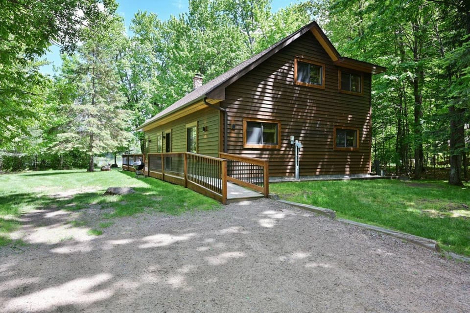 Lakefront Cabin | Snowmobile & ATV Access + Relax Cabin in Wisconsin