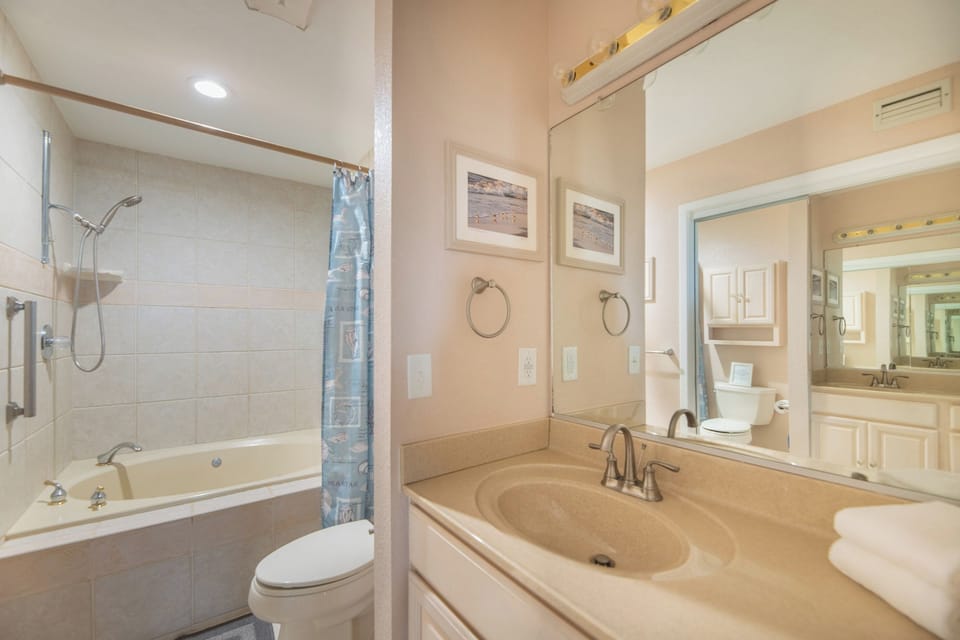 En Suite Bath (Remodel Coming Soon)