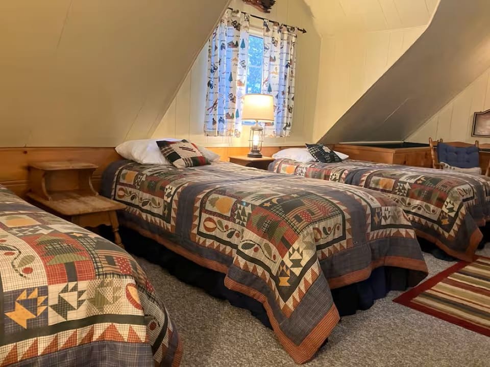 Lovely 2-bedroom cabin in Big Bear Lake perfect for the entire family. Cabin in Big Bear