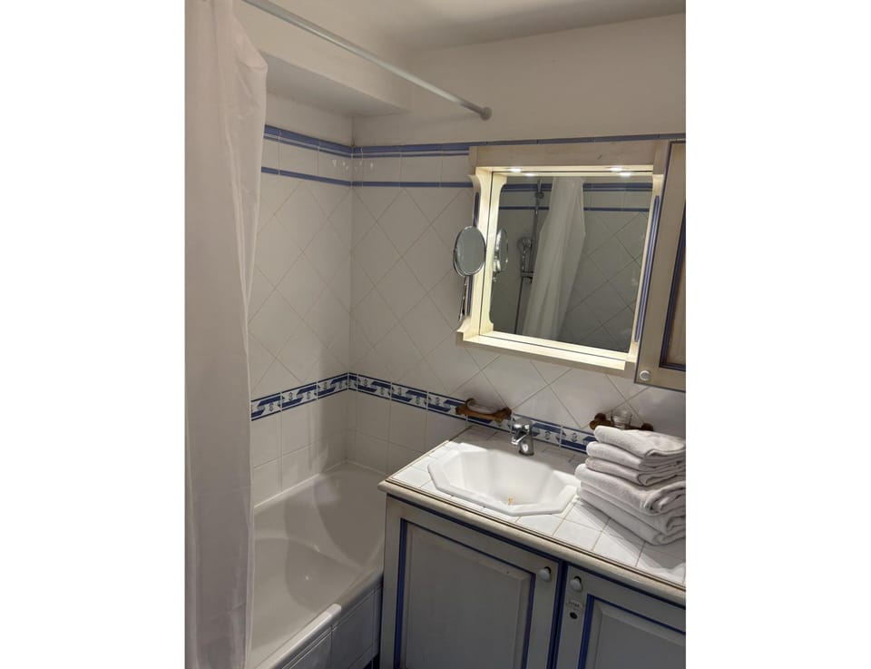 Provencal Haven for Six Apartment in Sainte-Maxime