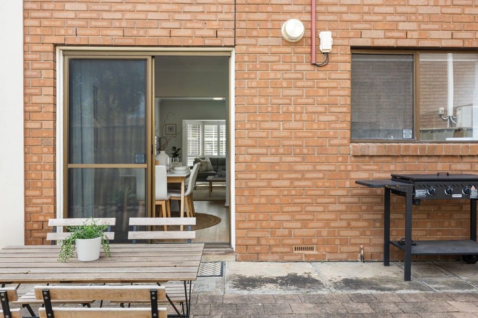 With plenty of room to unwind and direct access to the kitchen and dining area, the courtyard is a welcoming spot to enjoy the fresh coastal air.
