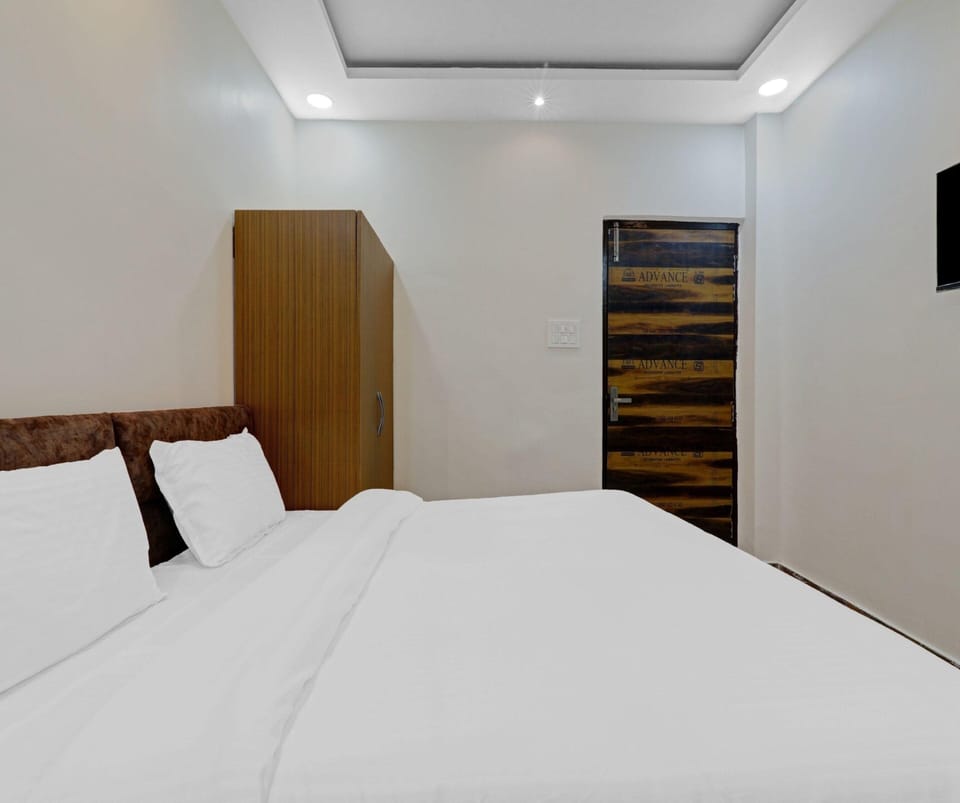 Classic Hotel Crystal Grand House in Uttar Pradesh