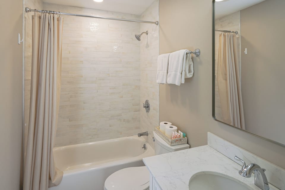 Full Bathroom | 2nd Floor