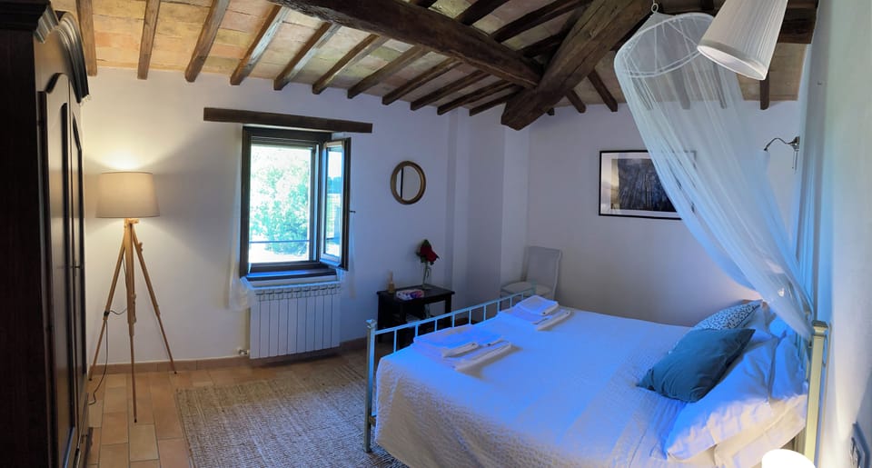 Apartment with a pool and garden in the hills of Montefalco. Apartment in Umbria