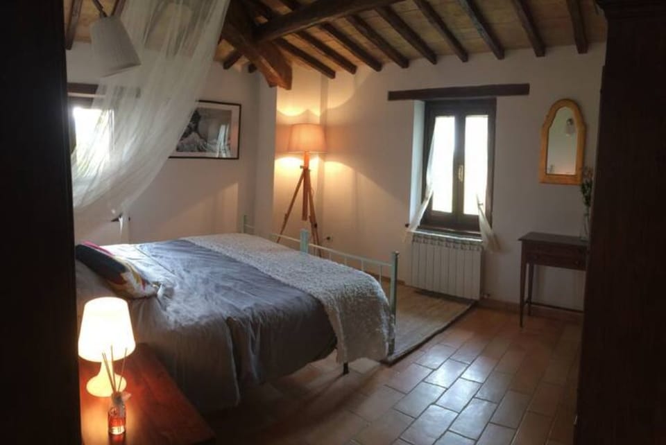 Apartment with a pool and garden in the hills of Montefalco. Apartment in Umbria