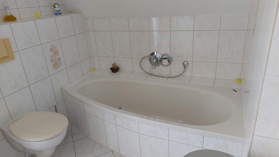 Holiday Home 'Einfamilienhaus Mit Garten' with Private Terrace, Private Garden and Balcony House in Erfurt