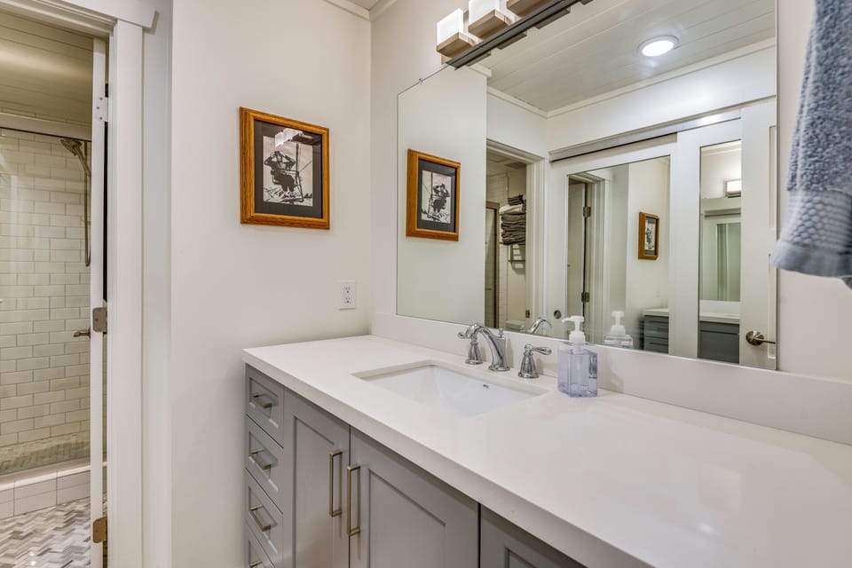 1/2 Mi to Slopes! Sun Valley Escape w/ Deck Apartment in Sun Valley